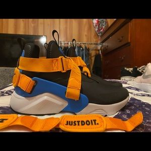 Nike Wmns Air Huarache City 'Blue Orange' Sneakers